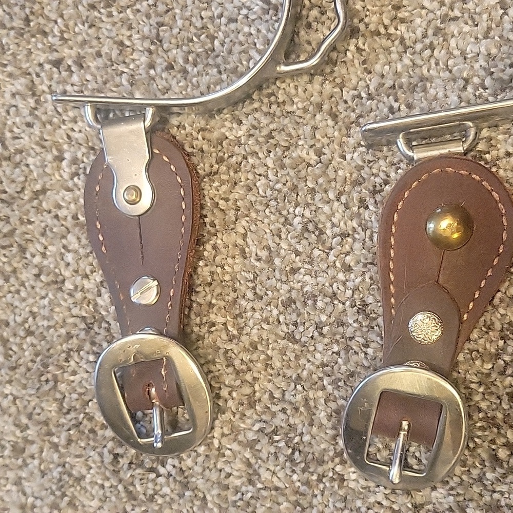Equestrian Bundle Of Spurs And Straps - Picture 13 of 15